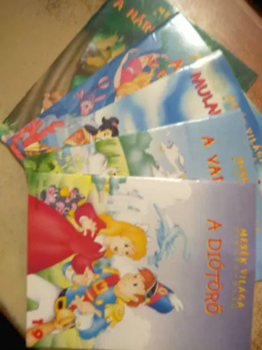 5db a Mesék világa sorozatból: A három kismalac, Atlantisz az elsüllyedt város, Mulan legendája, A vadhattyúk, A diótörő Outlet