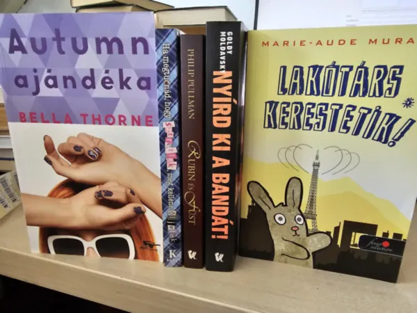 Népszerű 5db könyv fiataloknak, KÖNYVMENTŐ AJÁNLAT: Autumn ajándék+ Ha megtudnád, hogy szeretlek, meg kellene öljelek+ Rubin és füst+ Nyírd ki a bandát+ Lakótárs kerestetik