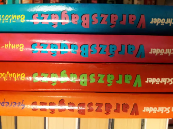 Gyors kiszállítás VarázsBagázs könyvek egyben: Szerepcsere + Beütött a mágia! + Bűbájboszik + Banya-bonyodalom (4db könyv)